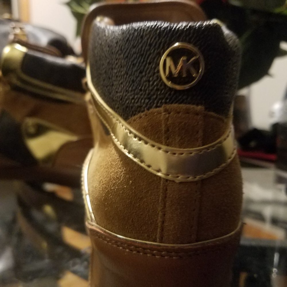 Micheal Kors - Picture 3 of 5